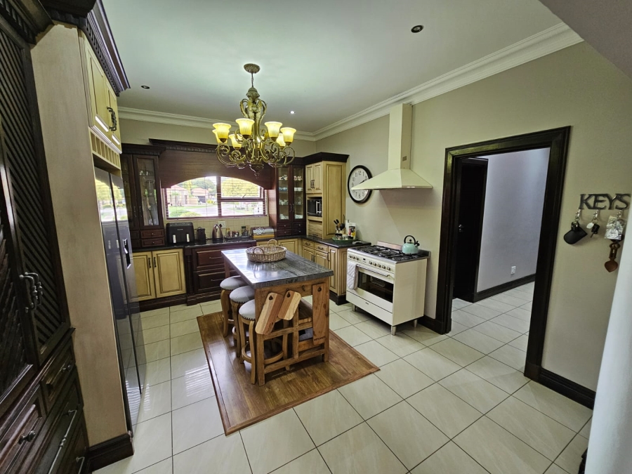 5 Bedroom Property for Sale in Jim Fouchepark Free State